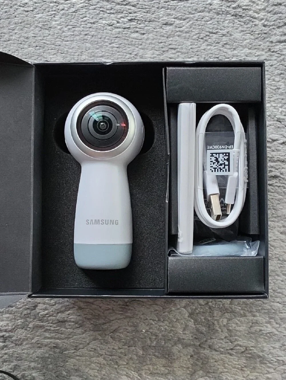 Samsung Gear 360 Camera - White and Black Accents